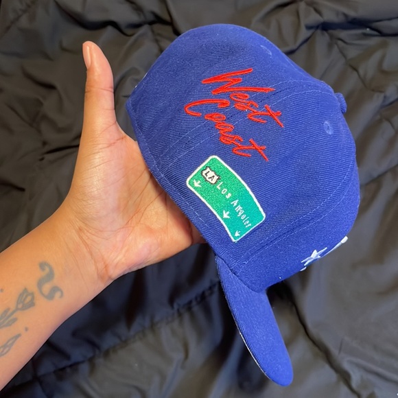 LA Fitted - Picture 2 of 5